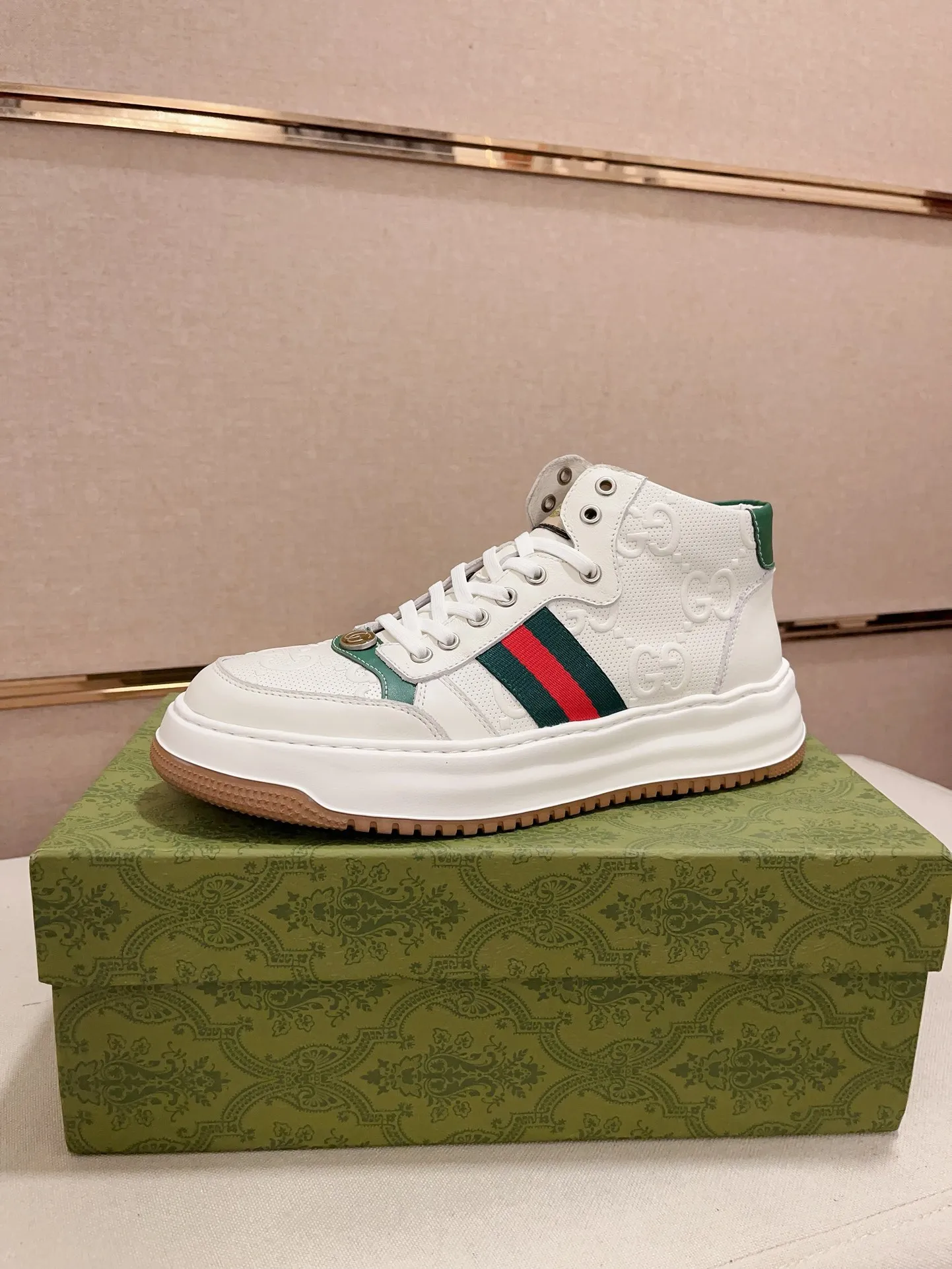 Men's clothing and shoes💰 520💰🇮🇹🇮🇹GUCCI (Gucci) top 🔍🔍 new models are on sale at the same time, the upper 🇮🇹 imported Italian first-layer cowhide, fully imported sheepskin lining 💪💪, completely 1⃣️compared 1⃣️Reproduction🇮🇹💪💪, ⚠Sole: The original sole is specially provided by the original factory, the exclusive movable molded sole is super comfortable, ⚠Original factory follow-up goods, 🔍🔍high quality, you can enter and leave the counter at will, welcome to compare⚠. Code number: 38-44 (45 is custom-made and cannot be returned or exchanged)